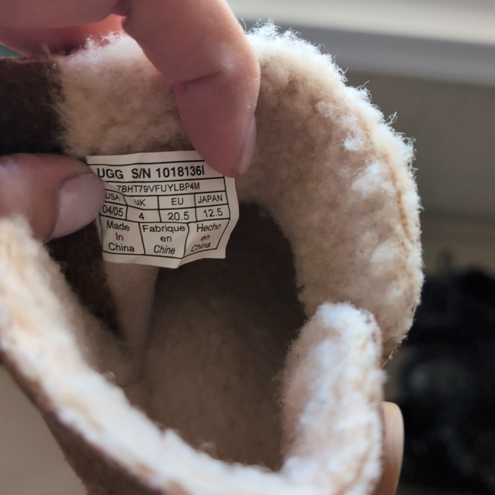 Toddler Ugg moccasin - Picture 4 of 4
